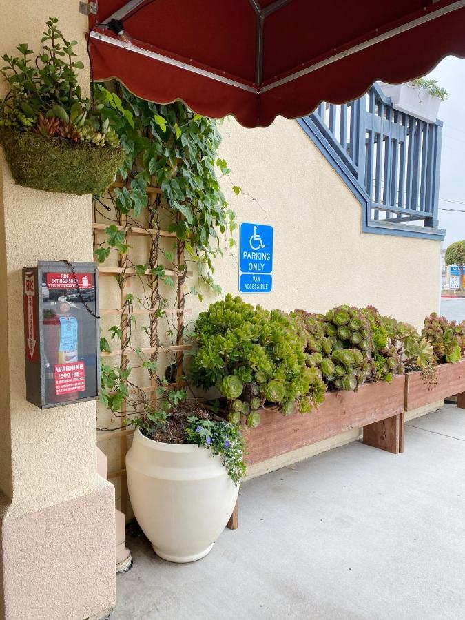 Monarch Valley Inn Marina At Monterey Bay Екстериор снимка