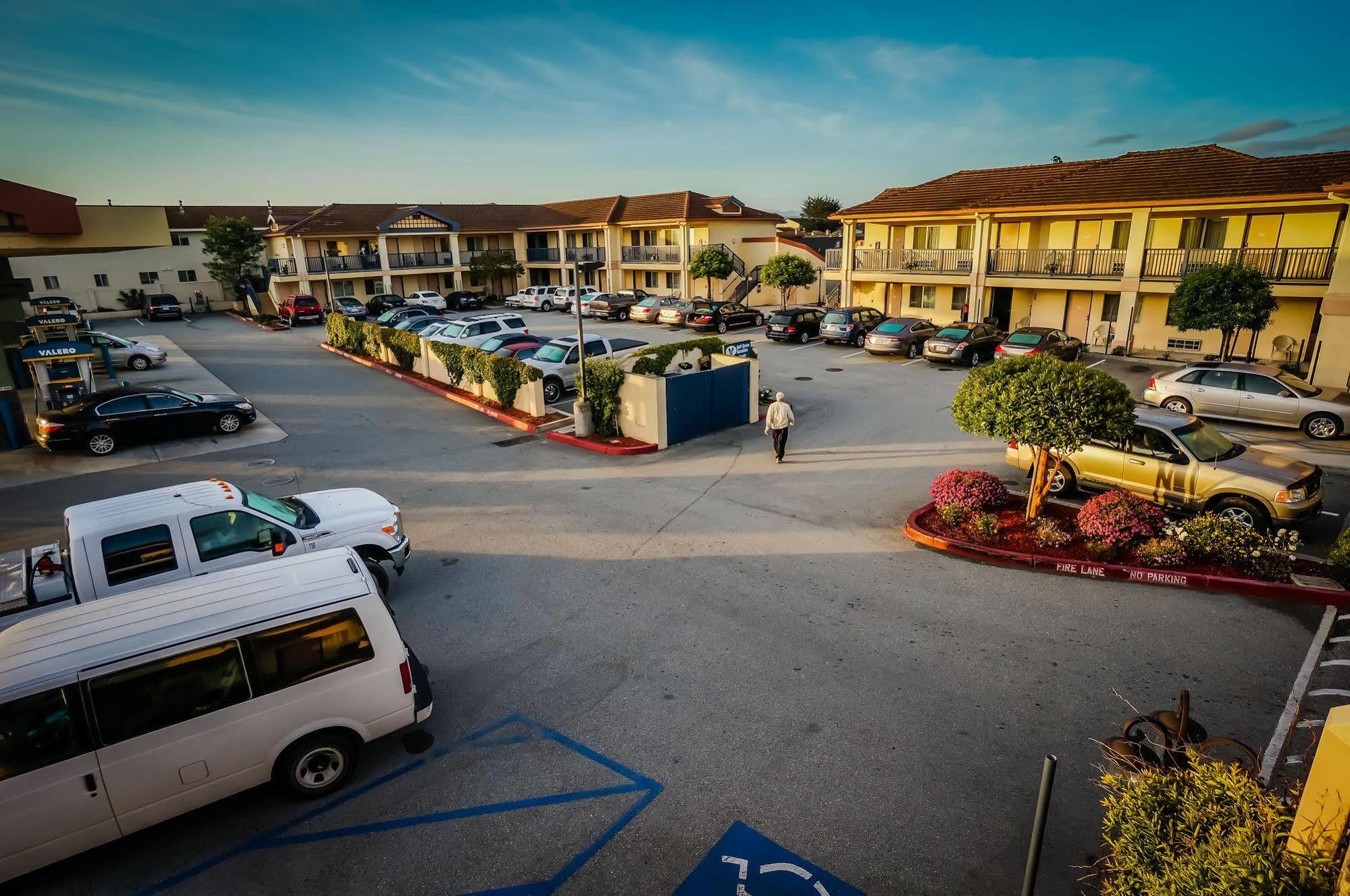 Monarch Valley Inn Marina At Monterey Bay Екстериор снимка